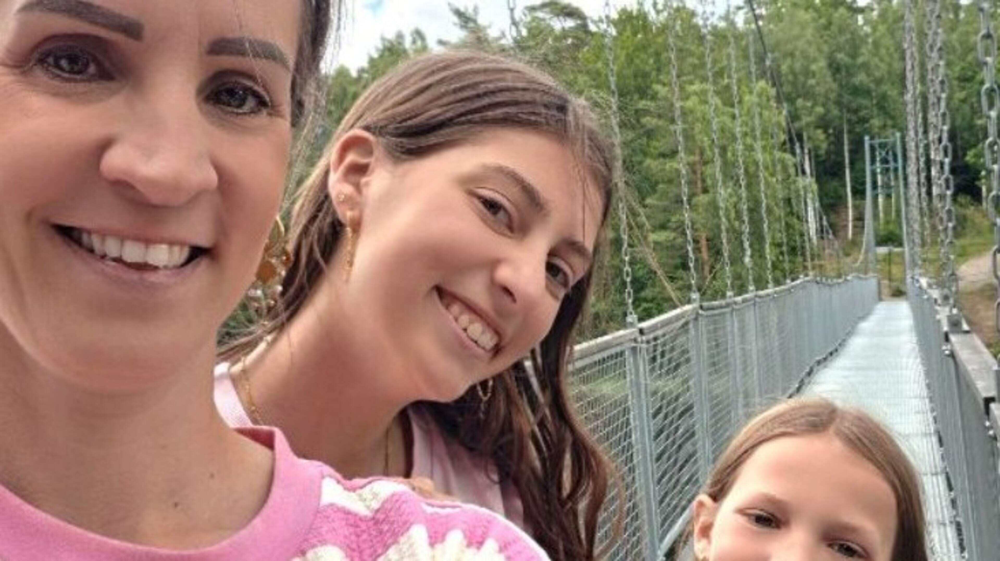 Nadia (45) reist met haar gezin zonder einddatum door Europa: ’We zegden onze banen op, kochten een camper en vertrokken’